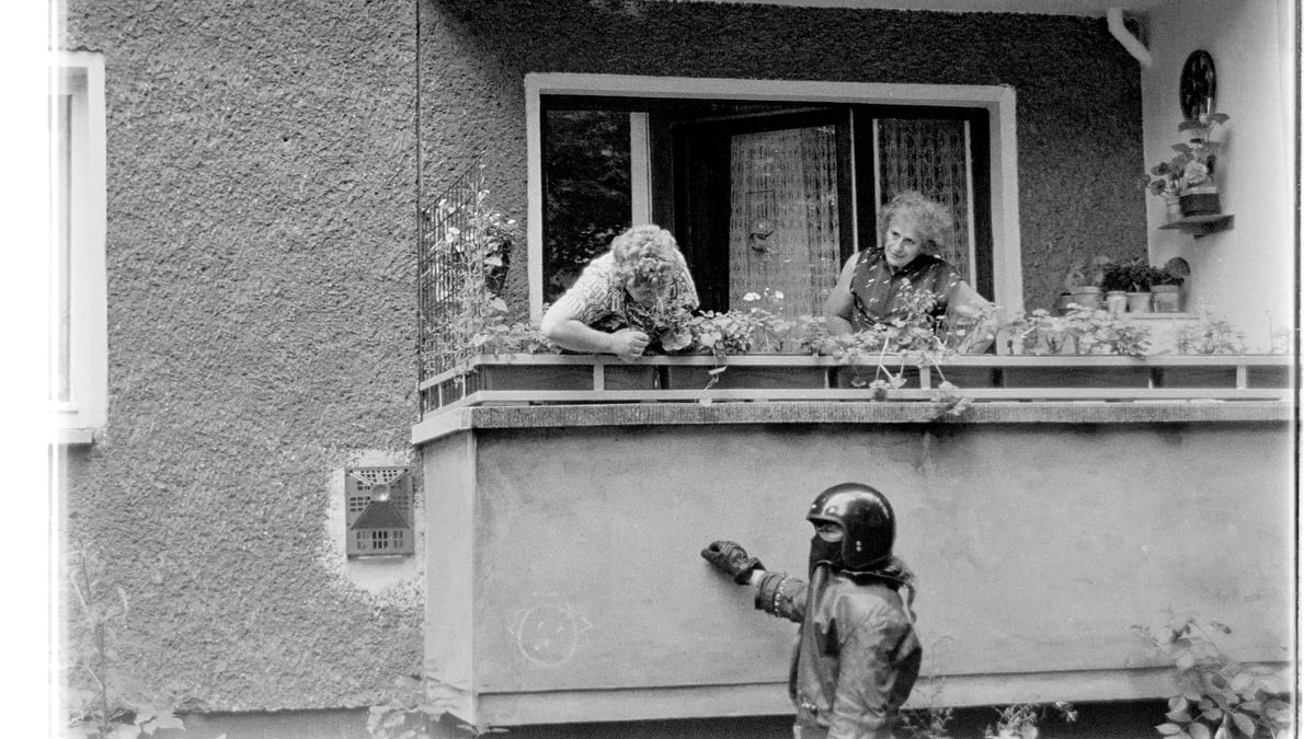 Standbild aus ANTIFA – Schulter an Schulter, wo der Staat versagte